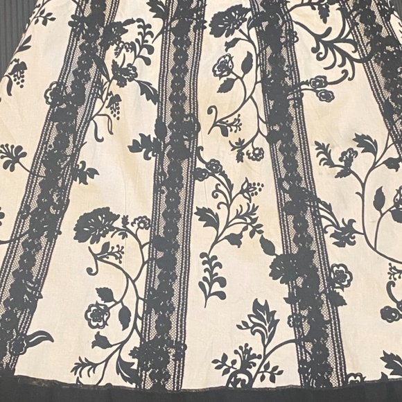 NY City Design Company floral skirt - size 8 - Worn once for Christmas Eve - Picture 2 of 3